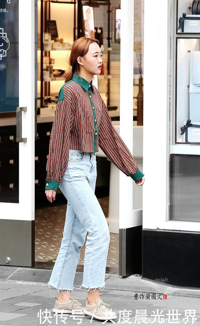 穿九分裤,露出脚腕脚踝,美女用最简单的办法也能很时尚