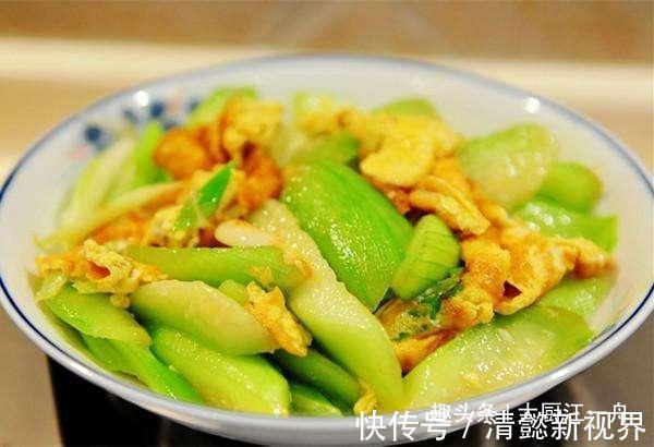 搅拌均匀|炒丝瓜时，很多人第一步就做错了，难怪炒的丝瓜发黑没食欲