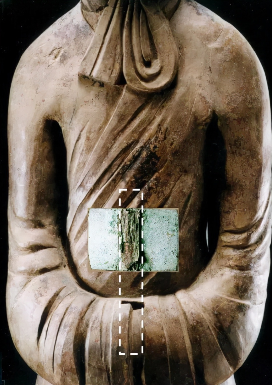 陶俑#兵马俑出土,发现俑身上悬着两件东西,揭开了它的身份之谜