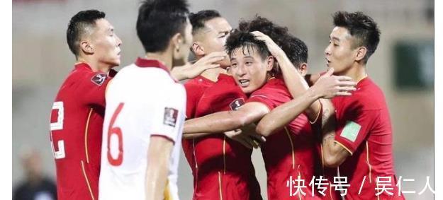 李霄鹏|2-1!中国队拒绝摆烂,欲送越南八连败,李霄鹏祈祷澳大利亚输球
