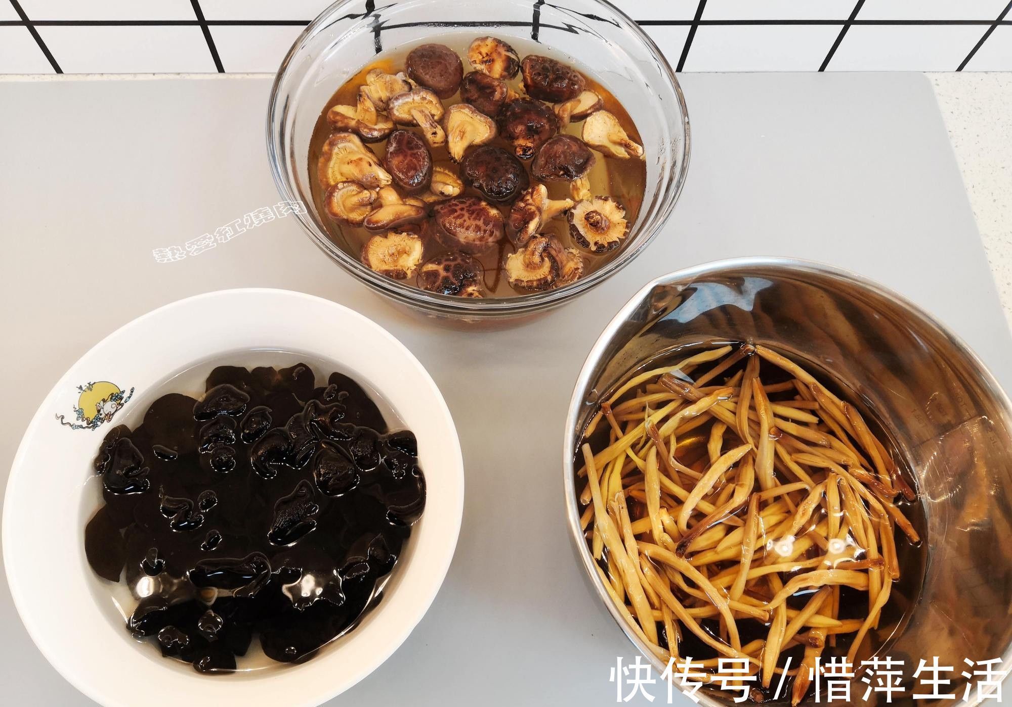 面条|我们这过生日必吃这碗打卤面，卤子香喷喷，面条爽滑又筋道太香了