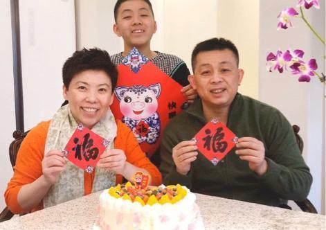 我和我的祖国|邓亚萍不是中国籍?乒乓女王在线晒身份证,却不小心暴露私人信息