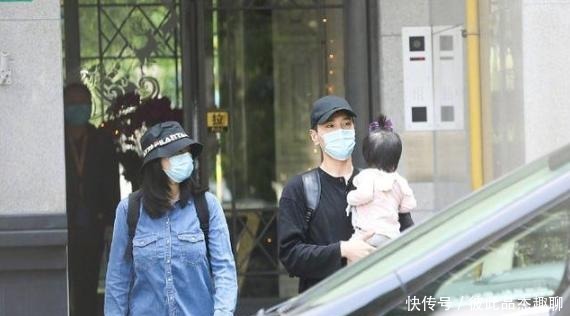 高圆圆近照曝光,41岁的她穿蓝色牛仔衬衫