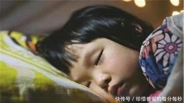 成一团|孩子爱用这3种“睡姿”睡觉,暗示未来的性格,家长可要长点心了