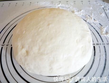擀面杖|烙饼想要柔软又多层?有人多抹油,有人用开水烫面,其实这都不对