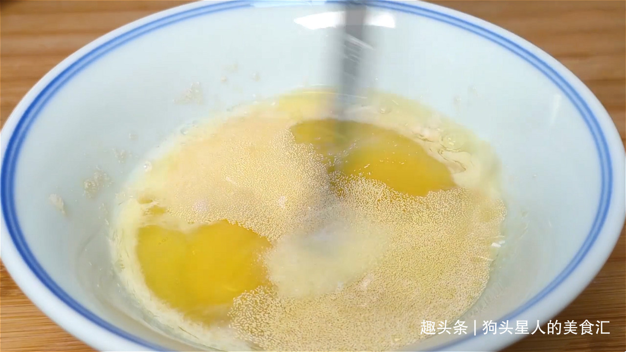 电饭煲|1碗面粉2个鸡蛋,教你在家做面包,不用烤不用电饭煲,拉丝又松软