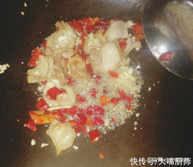 叶子|为啥饭店里的手撕包菜又香又脆？学会几个技巧，在家也能做得好吃