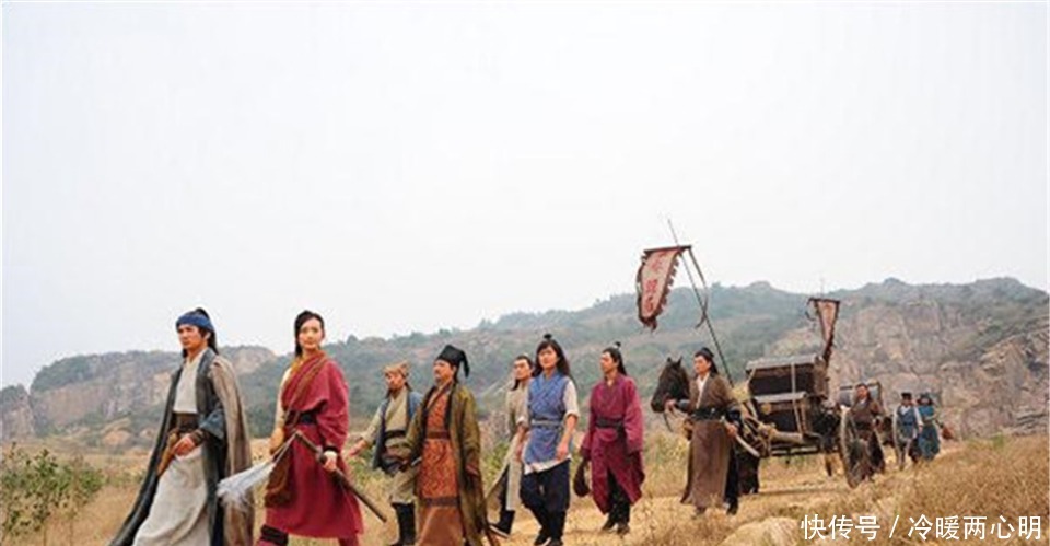 告老还乡|一清官告老还乡,拖十几箱石头回乡撑门面,乾隆大怒给我拿下