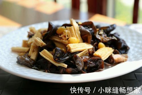 灯笼|美食推荐木耳炒腐竹、家常冒菜、小白菜腐竹煲、酸汤莲藕焖鸡翅