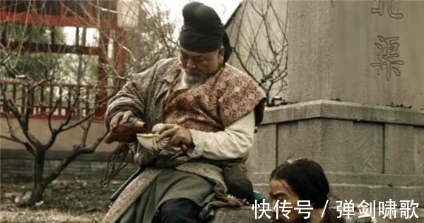 酒具!古墓中出土一杯酒,杯中的酒怎么喝都喝不完,X光一照才发现原因