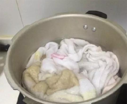 夏天毛巾黏糊糊有汗臭味,只需用它泡一泡,毛巾瞬间皎白如新