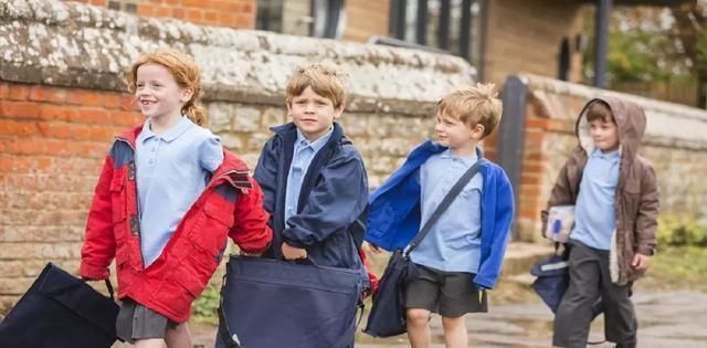 家长|如何帮助孩子告别自卑?家长学会这3招,轻松培养孩子自信心