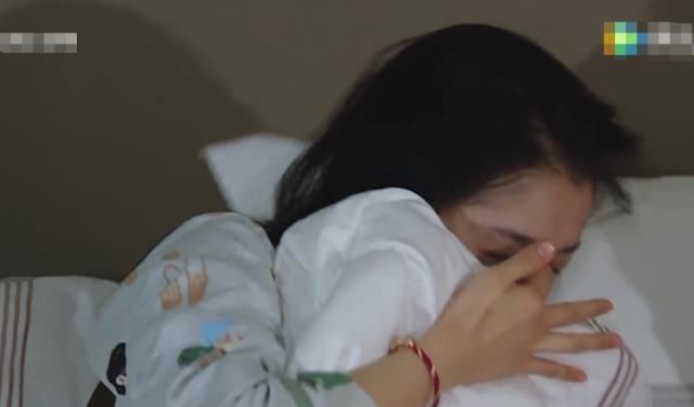 王牌穿帮明显,关晓彤床头“小白瓶”说明一切,只有观众蒙在鼓里