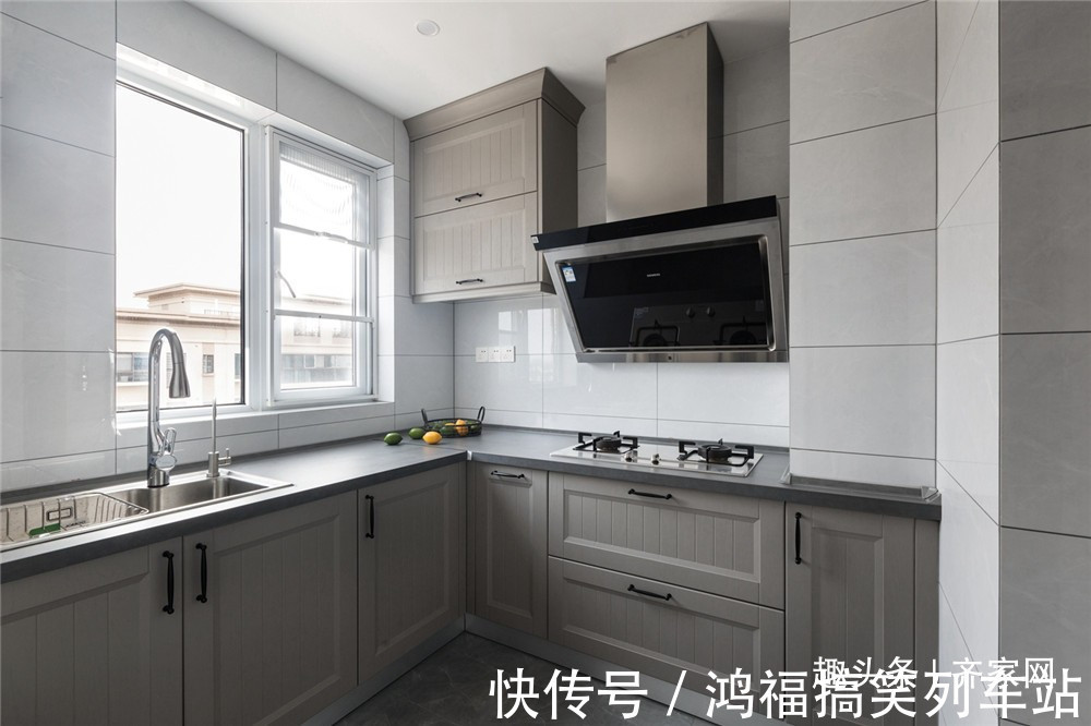 装饰画|136平美式轻奢，卧室金属球形吊灯，洗手间镜柜设计，创意又实用