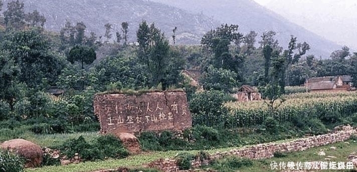 老年|1983年,在中国的一名美国游客拍摄的嵩山少林寺