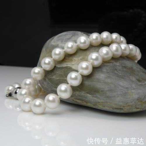过氧化氢|买来的珍珠有荧光反应,这样有漂白嫌疑的珍珠到底能不能戴?