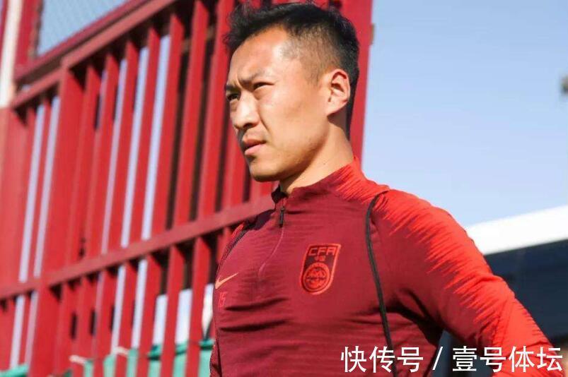 反转|事情得到反转!2点原因,球迷排队给吴曦道歉,这回能睡个安稳觉