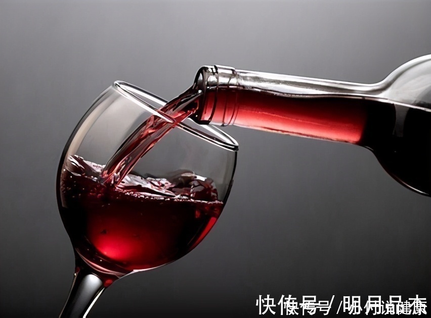 高血压|高血压喝酒可以降血压，可以没事少喝点！真的吗？医生辟谣讲清楚