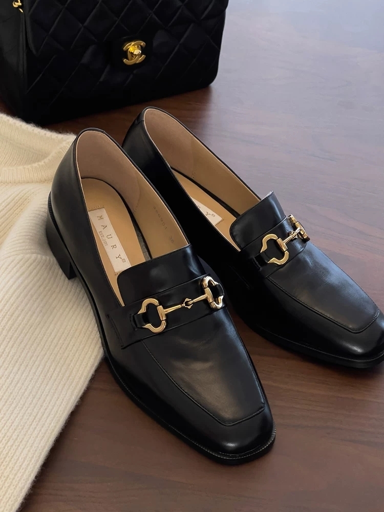 下半身 突然火了一种穿法叫“牛仔裤+乐福鞋”,时髦显瘦有气场,谁穿谁美