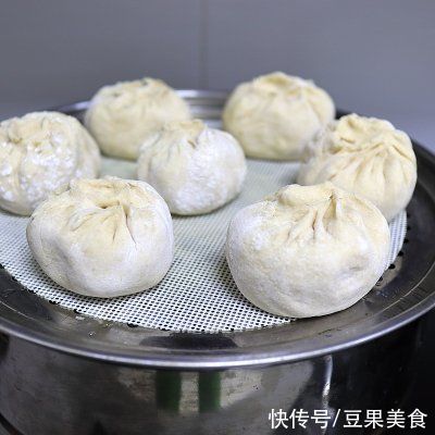 黄豆酱|#不容错过的鲜美滋味# 喷香有营养的猪肉干笋全麦包子