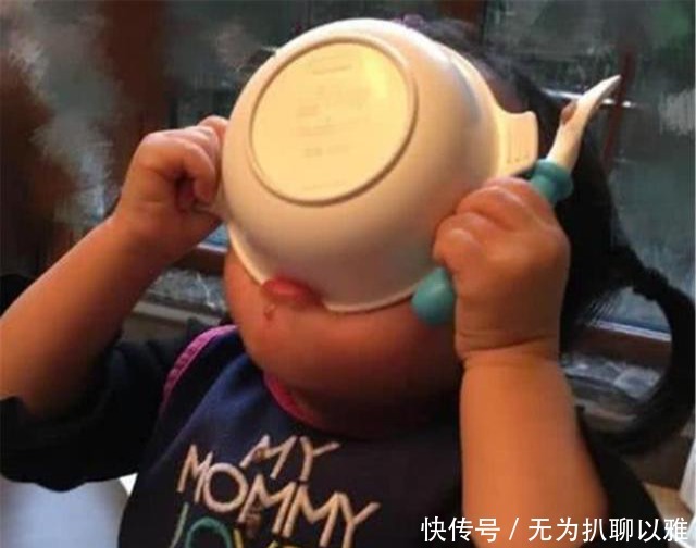 回答|中国人为啥喜欢端着碗吃饭?老外的回答,让网友笑的“肚子疼”