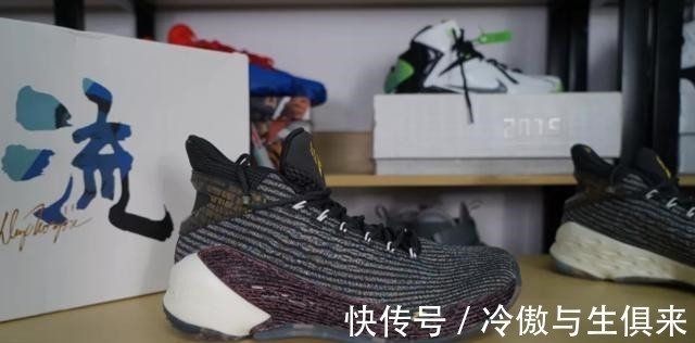 鞋盒 五百块双层碳板,带TPU的鞋垫,这双汤普森签名鞋不香吗!