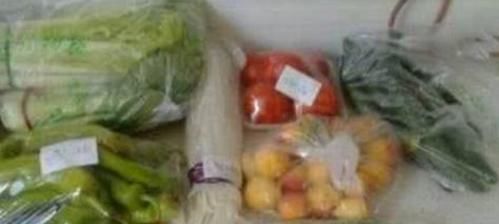 真的|万万别把蔬菜和塑料袋一起放进冰箱里,真的是太危险了,要小心了