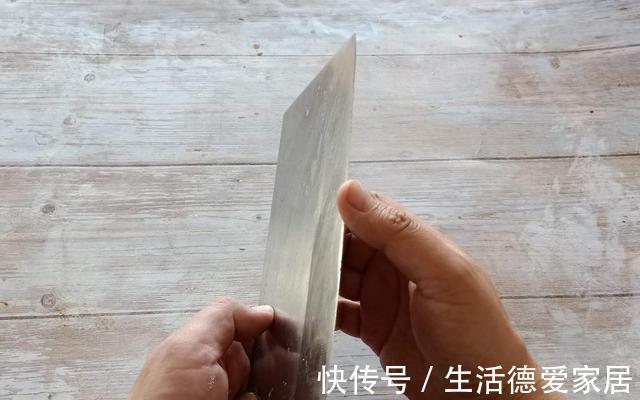 大厨|不管切菜刀有多钝，大厨教你一招，不用磨刀石，菜刀立马锋利如新