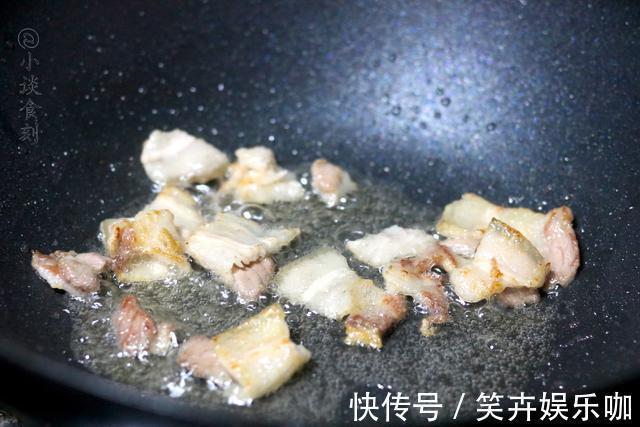 味道|炖老鸭汤时,别直接下锅炖,多加“2步”,汤汁浓郁味道鲜,解馋