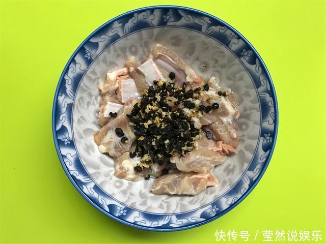 排骨不煮不炖不炸，教你秘制做法，嫩滑多汁入味，好吃不上火