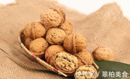 优质蛋白|每天早上吃一个核桃，坚持下去，3件“好事”可能会不请自来