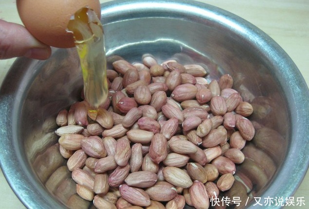 花生米的新做法,吃起来嘎嘣脆,宝贝们都爱吃的小零食