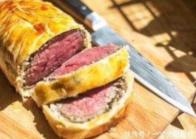 威灵顿牛排到底有多牛?大厨一刀切开后,太惊艳了!