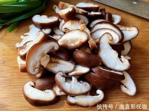 蘑菇|蘑菇千万不要直接清洗，教你1个小妙招，脏东西小虫子乖乖溜走！