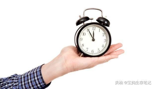 妈妈|妈妈禁止女儿看电视,女儿却趴在阳台发呆,仔细一瞧原来如此