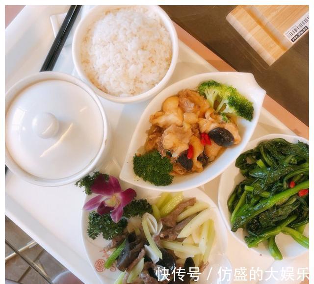 芹菜炒肉|这是一份清新、淡雅、营养均衡的月子餐菜单,光看着就咽口水了