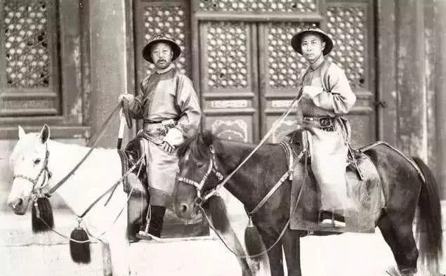 位铁|溥仪退位时，清朝的12位铁帽子王，他们各怀鬼胎，有三种不同表现