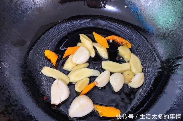 立秋后最爱吃这肉,25块钱一斤,不放一滴水,这样做味道最香