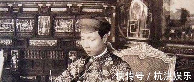 南国$这个国家建国后,做的第一件事就是废除汉字,结果现在出问题了!