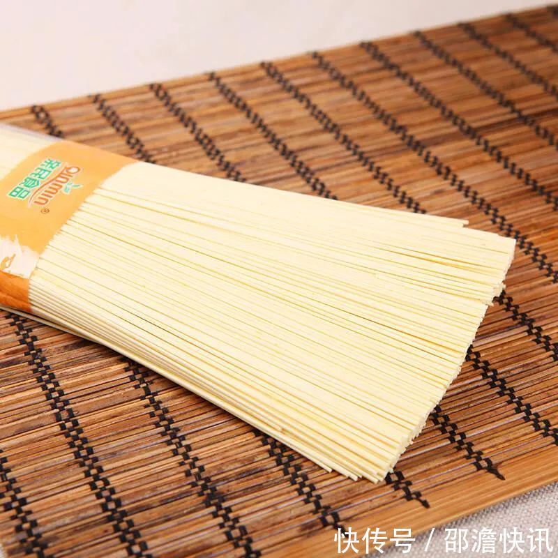 宝宝|宝宝爱吃的面条做法，孩子抢着吃长高个，出锅秒光，11月辅食首选
