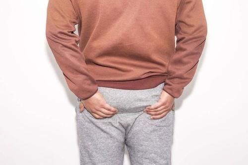 粪便|大便异常,究竟该如何分辨痔疮和肠癌?牢记这4点,别再混淆了