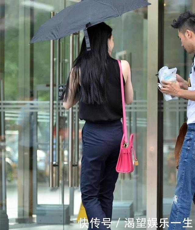 优雅|单字带的细高跟搭配喇叭裤,简洁大气,优雅时尚