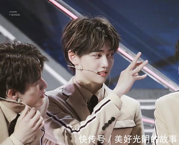 选秀节目|肖战大学时期到底有多帅焉栩嘉三番五次夸他，看了照片我懂了