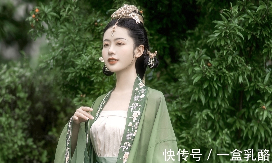 梦酣@五言格律与七言格律:化露凝烟君不见,雍容无愧向瑶坛