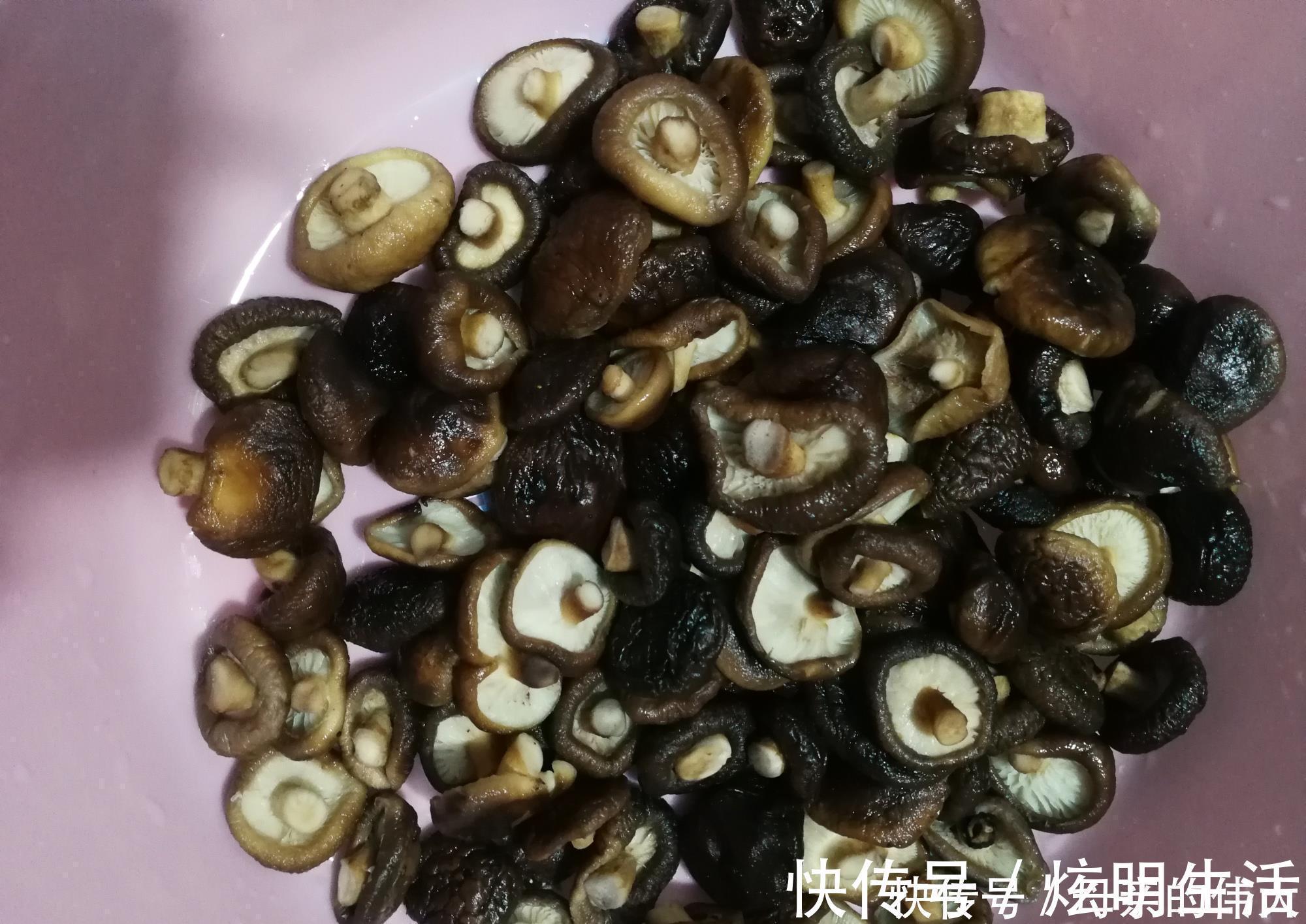 肉馅|用香菇包饺子不是越新鲜越好吃，选对做对，饺子馅才能鲜美又好吃