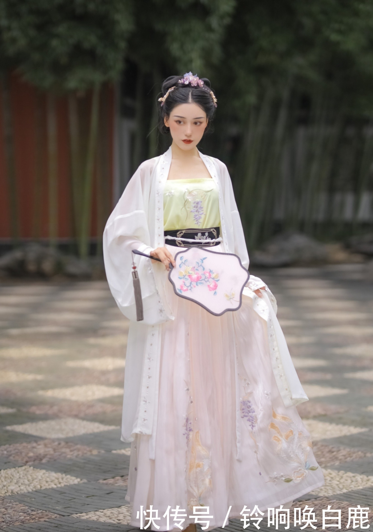 精致好看的“七尾狐”汉服,大多数人不愿入手,这是怎么回事呢