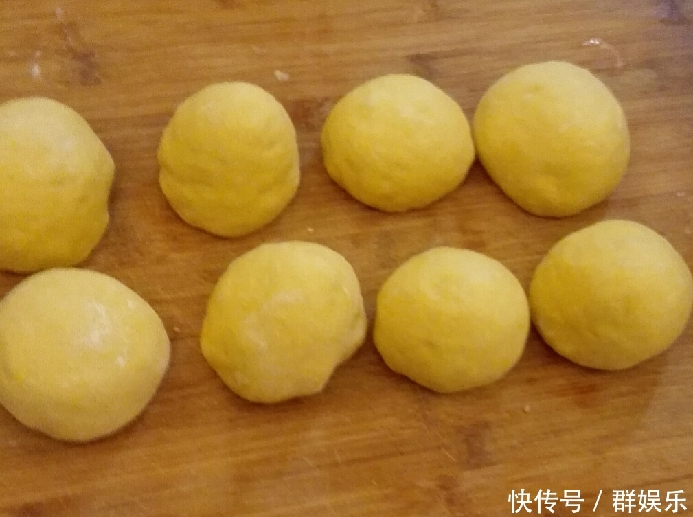 想把馒头做出暄软拉丝的效果,只需要这几步,比面包还好吃