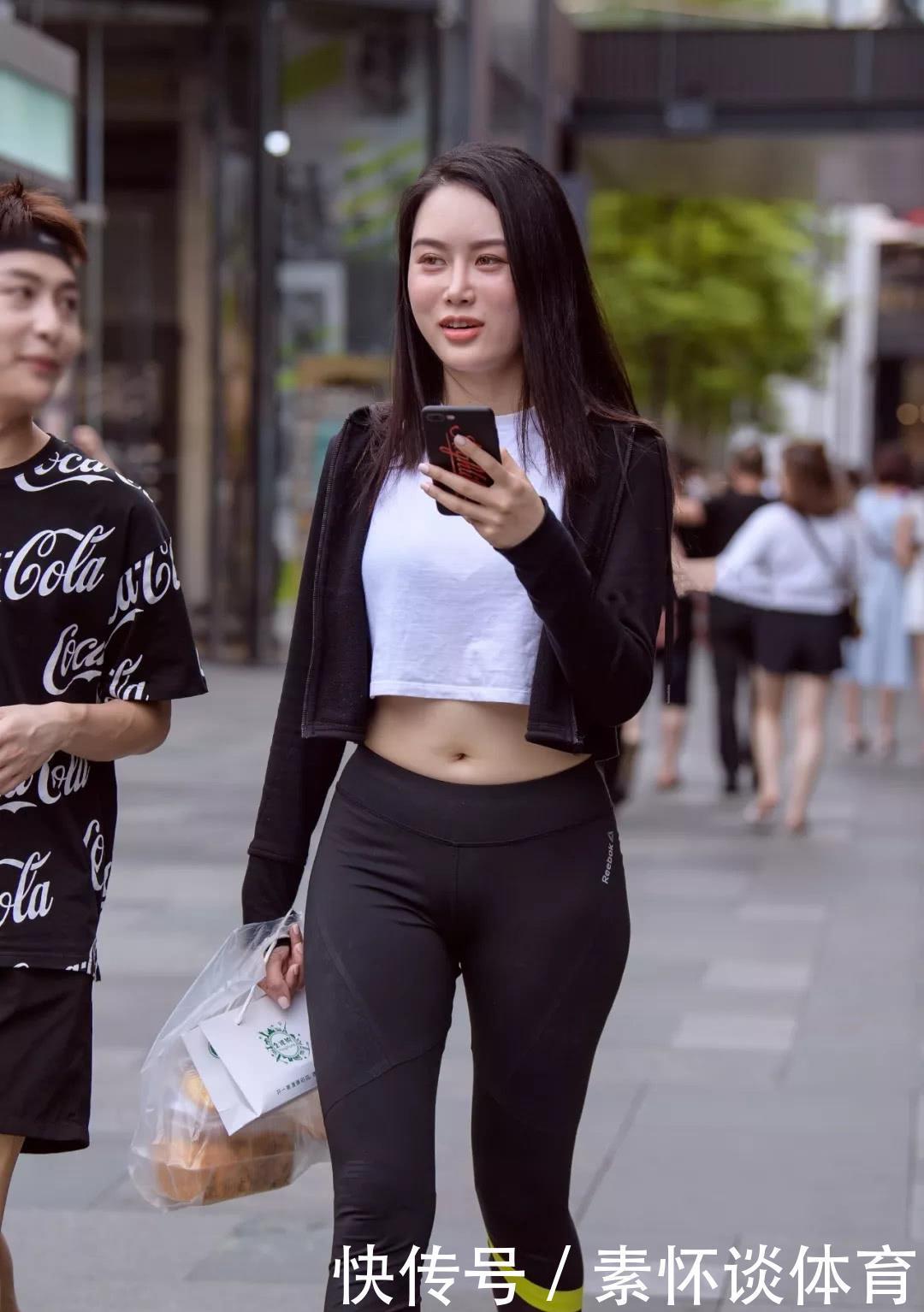健美裤|充满女人味的健美裤穿搭,不仅彰显个性而且美丽大方