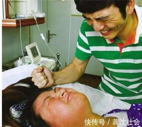丈夫|产妇分娩疼痛难忍骂丈夫,陪产老公反手一巴掌,产妇和医生安静了