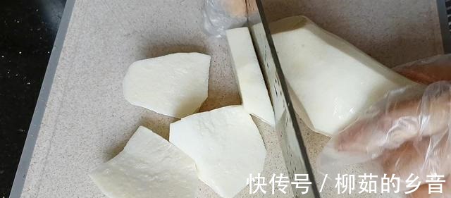 市场遇见这菜别手软，趁猪肉便宜，多炖给家人吃，暖暖和和过冷天！